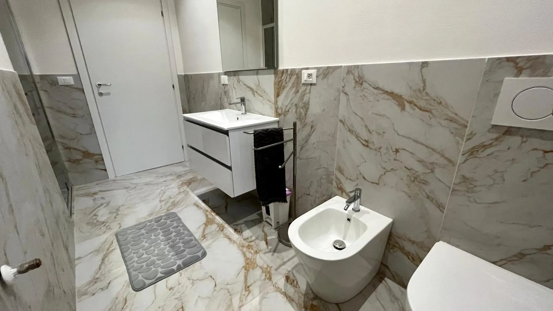 Kiro House Apartment San Pietro in Casale Italy